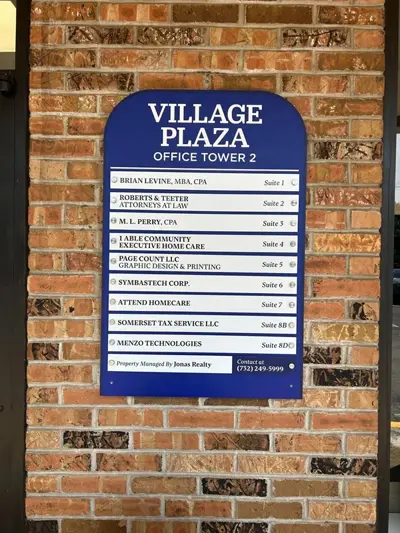 Multi-Tenant Signs Photo